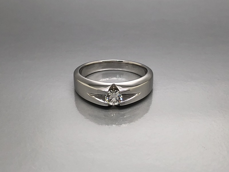 แหวนเพชรผู้ชาย แหวนแต่งงานผู้ชายเพรขเม็ดเดียว