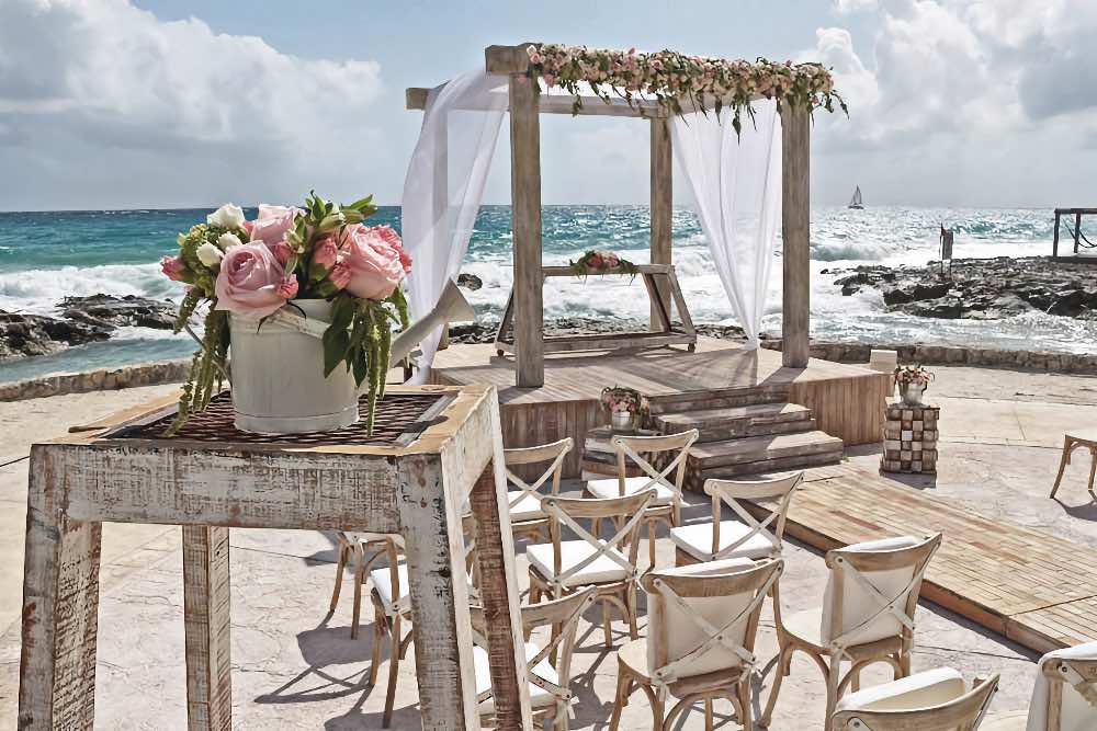 Designing the Themes and Decorations of Your Beach Wedding